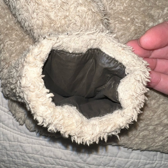 Patagonia Women's Tan Teddy Jacket - Picture 7 of 8